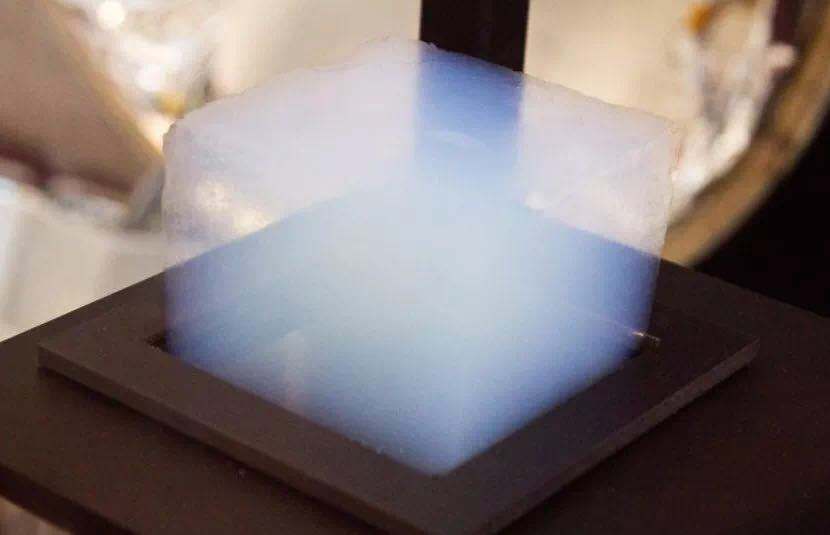 石墨烯气凝胶可降低飞机发动机噪音温度达80%